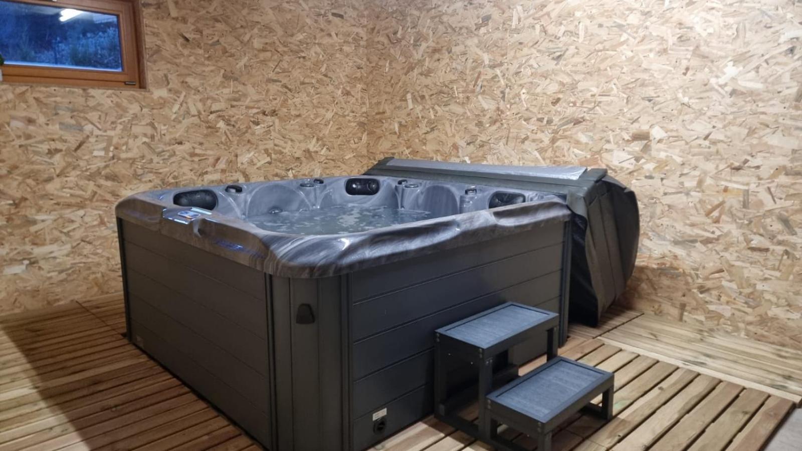 Les Randogodilleurs Avec Jacuzzi A 2kms Des Pistes Et 350m Du Theatre Du Peuple !