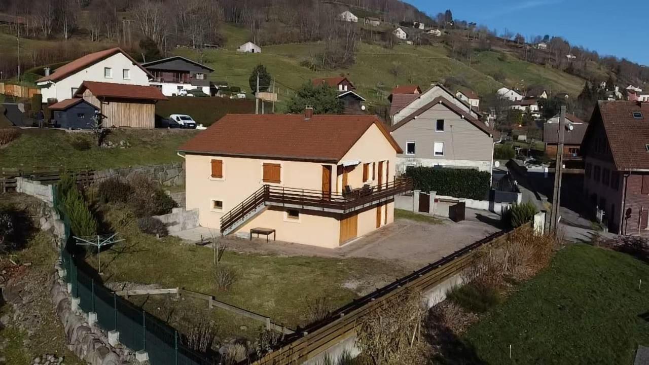 Ferienhaus Les Randogodilleurs Avec Jacuzzi A 2kms Des Pistes Et 350m Du Theatre Du Peuple !