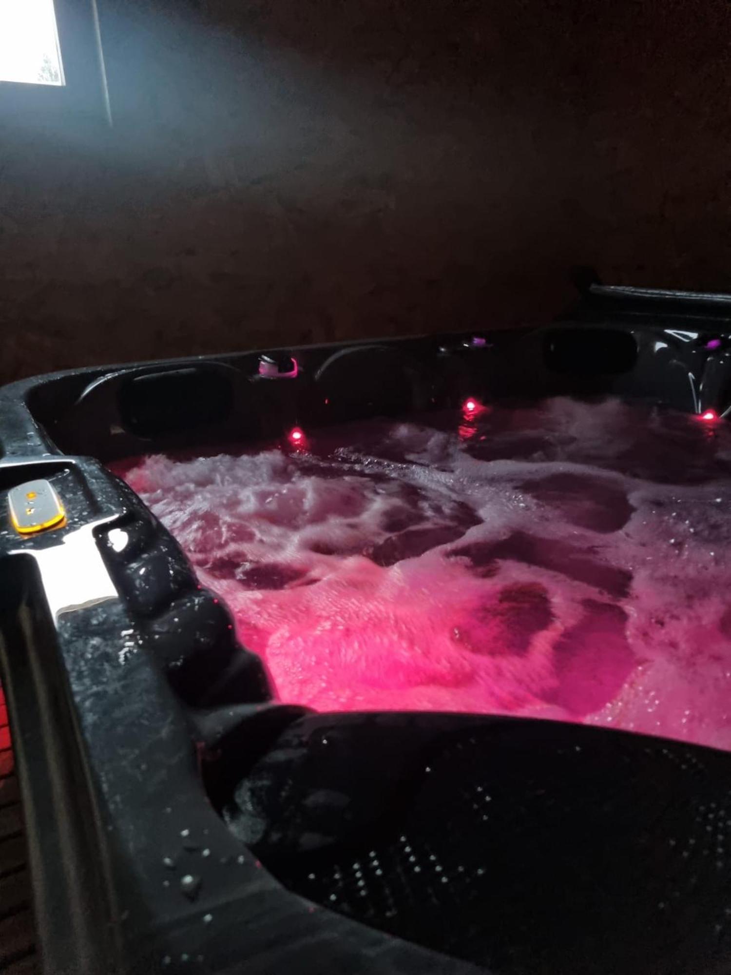 Les Randogodilleurs Avec Jacuzzi A 2kms Des Pistes Et 350m Du Theatre Du Peuple ! Hébergement de vacances